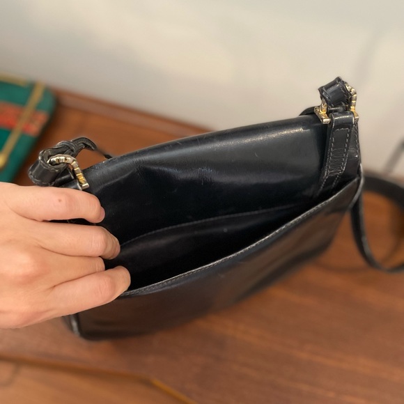 Vintage 1960s Gucci Shoulder Bag with Braided Brass Hardware - Picture 4 of 11